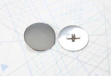 Bouton en métal argenté estampé boucle oméga