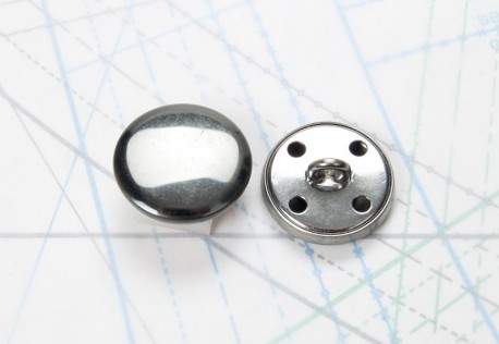 Bouton en métal argenté noirci estampé boucle oméga