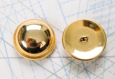 Bouton en métal doré brillant estampé boucle oméga