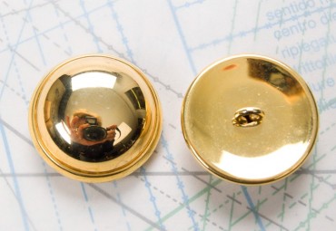 Bouton en métal doré brillant estampé boucle oméga