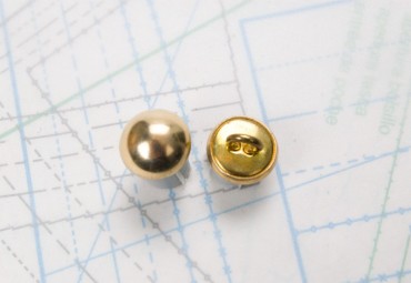 Bouton en métal doré estampé boucle oméga