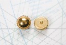 Bouton en métal doré brillant estampé boucle alpha