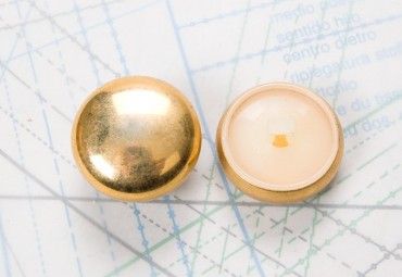 Bouton en métal doré brillant estampé attache en U moulée