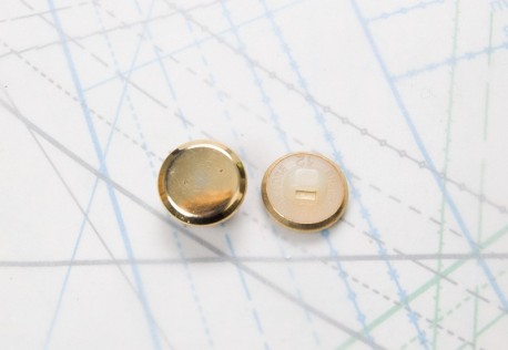 Bouton en métal doré brillant estampé attache en U moulée