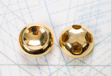 Bouton en métal doré brillant estampé 4 trous