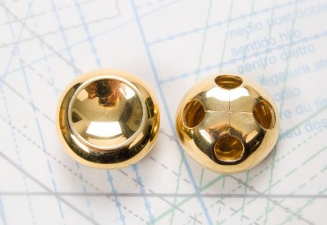 Bouton en métal doré brillant estampé 4 trous