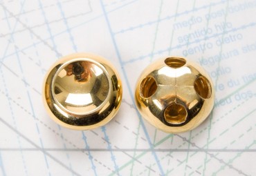 Bouton en métal doré brillant estampé 4 trous