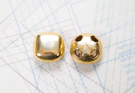 Bouton en métal doré brillant estampé 4 trous