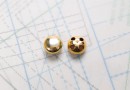 Bouton en métal doré brillant estampé 4 trous