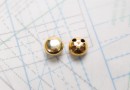 Bouton en métal doré brillant estampé 4 trous