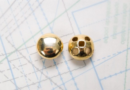 Bouton en métal doré brillant estampé 4 trous