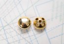 Bouton en métal doré brillant estampé 4 trous