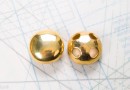 Bouton en métal doré brillant estampé 4 trous