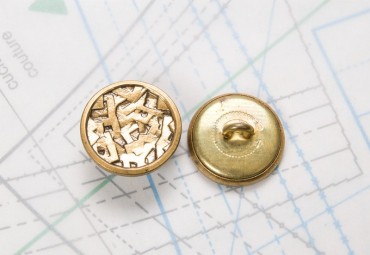 Bouton en métal doré noirci estampé boucle en U insérée