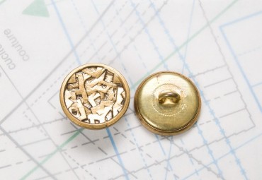 Bouton en métal doré noirci estampé boucle en U insérée