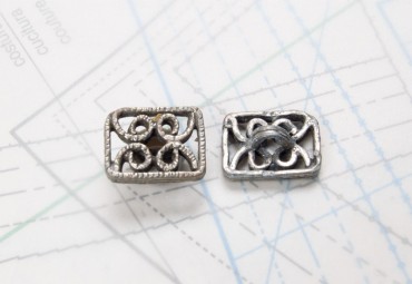 Bouton en métal argenté moulé boucle moulée
