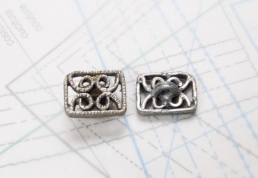 Bouton en métal argenté moulé boucle moulée