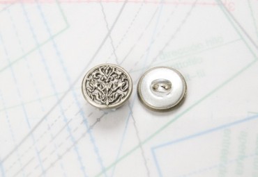 Bouton en métal argenté estampé boucle oméga