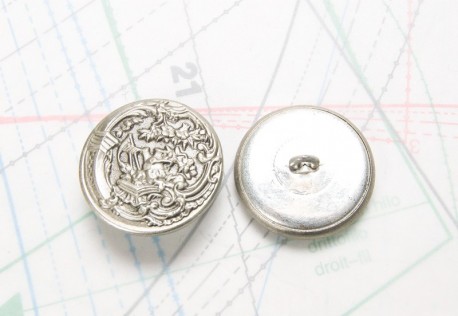 Bouton en métal argenté estampé boucle oméga