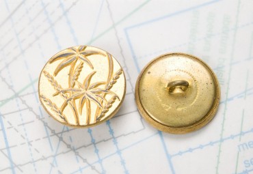 Bouton en métal doré estampé boucle oméga