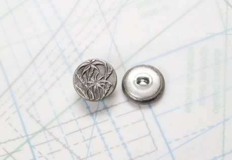 Bouton en métal argenté estampé boucle oméga